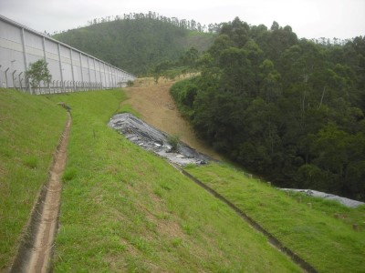 Hines do brasil cortina atirantada e solo grampeado